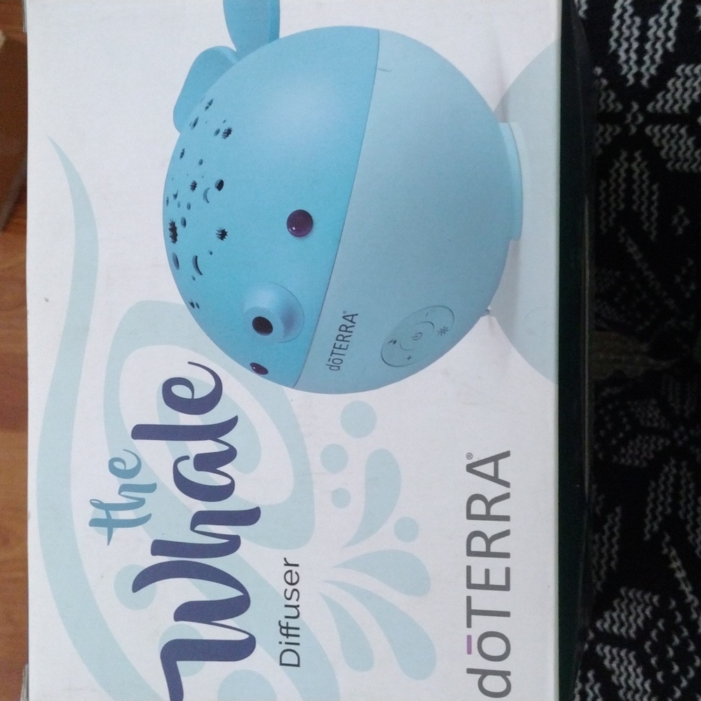 doTERRA Sound Machine Oil diffuser projector music speaker blue whale light up